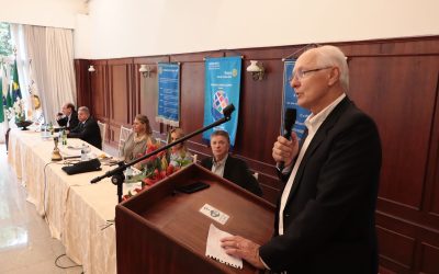 Em palestra no Rotary Club, presidente do Pró-Paraná destaca a importância da ética e da atuação pelo bem comum