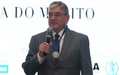 Luiz Roberto Bruel é homenageado com Medalha do Mérito pelo CREA-PR